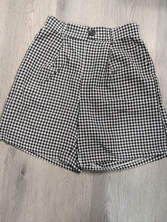 Source Unknown Pants - Black White Gingham Bermuda Shorts Medium Cottagecore Soft Goth Retro